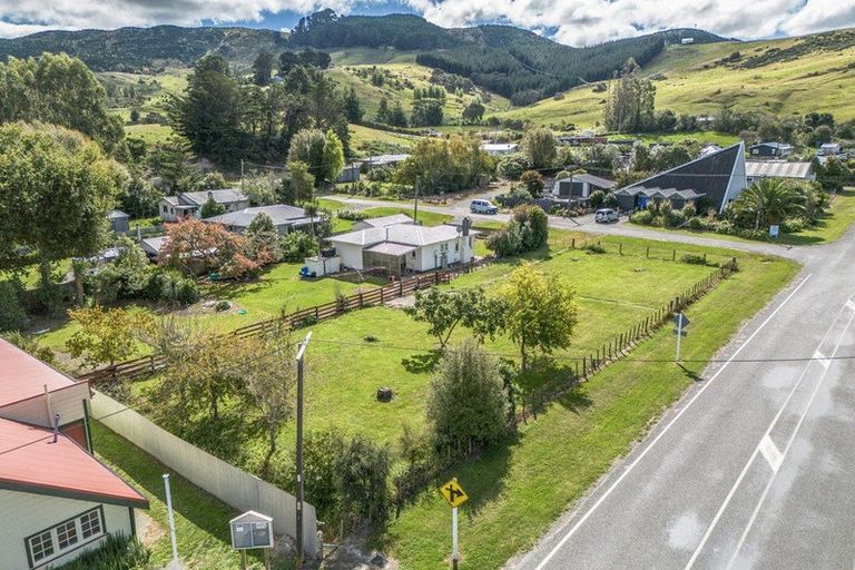 Photo of property in 10 Dundas Street, Porangahau, 4291