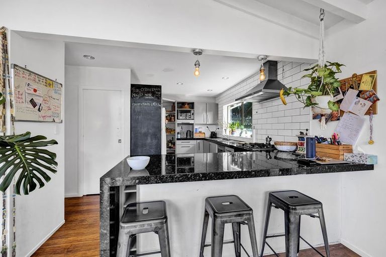 Photo of property in 23 Prudence Place, Oakura, 4314