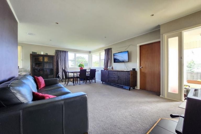 Photo of property in 18 Catherine Crescent, Paparangi, Wellington, 6037