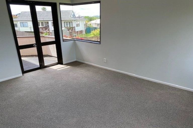 Photo of property in 2/12 Bradbury Road, Botany Downs, Auckland, 2010