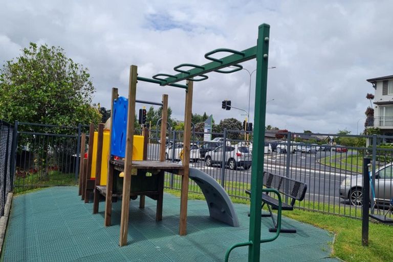 Photo of property in 15 Opito Way, East Tamaki, Auckland, 2013