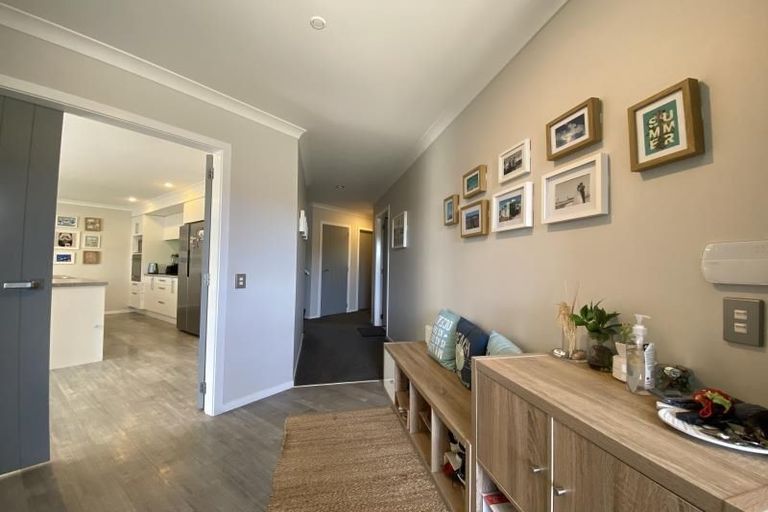 Photo of property in 25 Cresswell Place, Johnsonville, Wellington, 6037