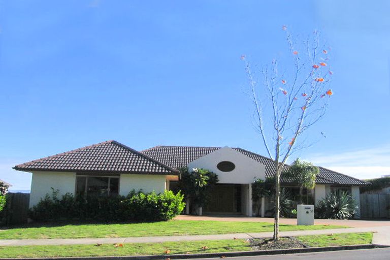 Photo of property in 53 John Brooke Crescent, East Tamaki Heights, Auckland, 2016