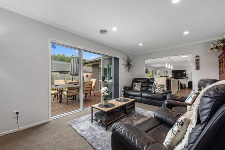 Photo of property in 10a Sunstone Crescent, Brown Owl, Upper Hutt, 5018