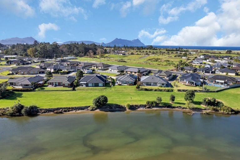 Photo of property in 10 Pukeko Street, Ruakaka, 0116