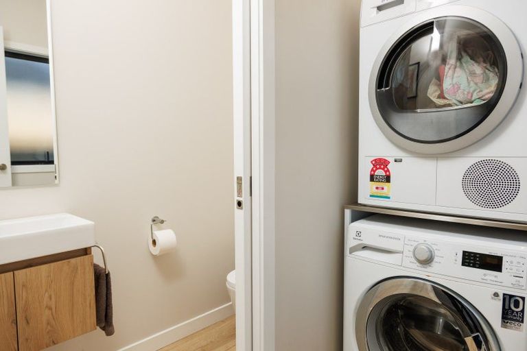 Photo of property in 31 Boeing Way, Newlands, Wellington, 6037