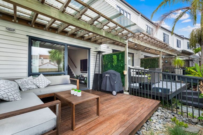 Photo of property in 3/21 Armoy Drive, East Tamaki, Auckland, 2016