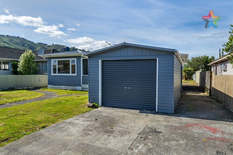 Photo of property in 11 Russell Road, Wainuiomata, Lower Hutt, 5014