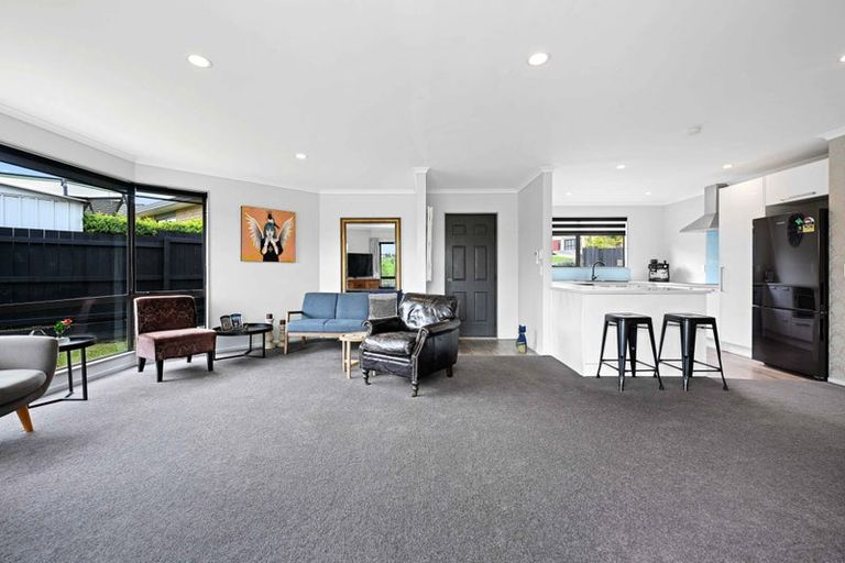 Photo of property in 16 Palm Grove Drive, Western Heights, Hamilton, 3200