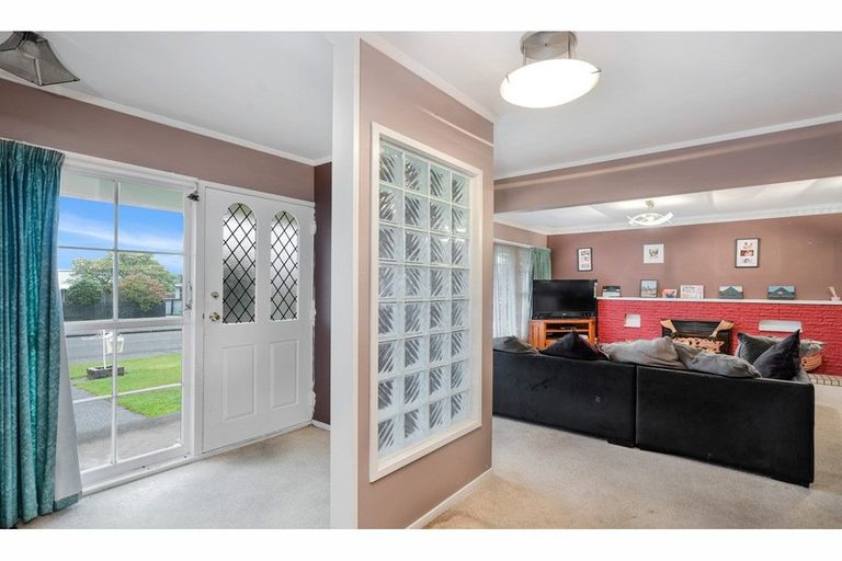 Photo of property in 1 Totaravale Street, Pukehangi, Rotorua, 3015