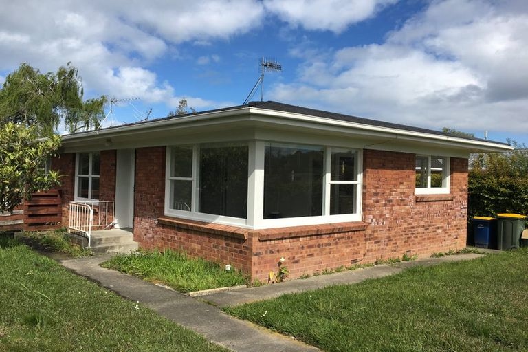 Photo of property in 1/16 Kapiti Place, Sunnynook, Auckland, 0620