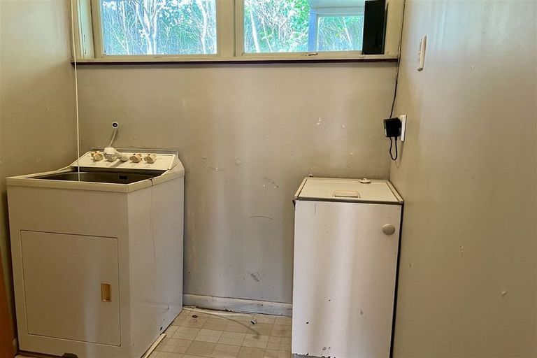 Photo of property in 29 Awaroa Road, Sunnyvale, Auckland, 0612