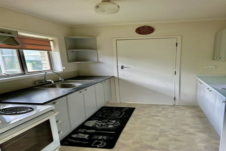 Photo of property in 2/35 Knightsbridge Drive, Forrest Hill, Auckland, 0620