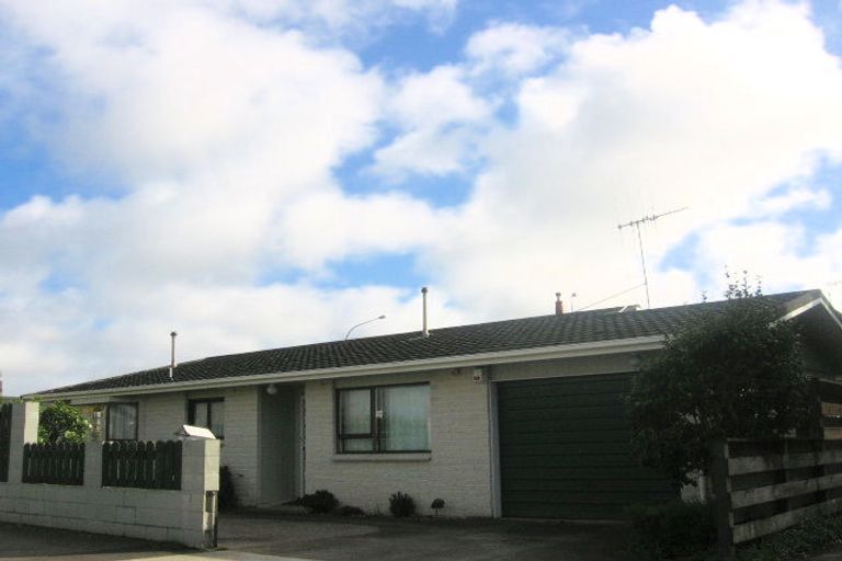 Photo of property in 5 Chelwood Street, Takaro, Palmerston North, 4412