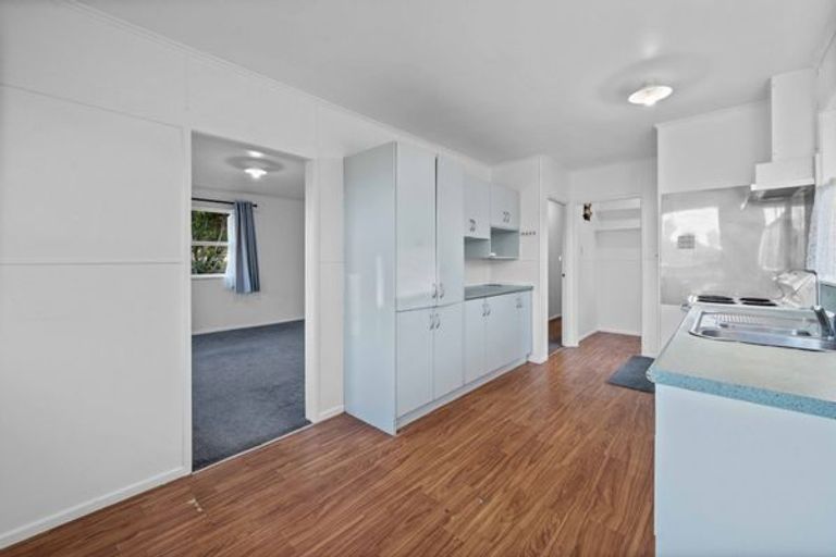 Photo of property in 6 Kirby Street, Glendene, Auckland, 0602