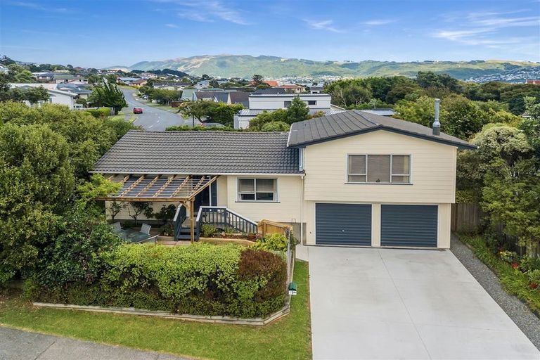 Photo of property in 1 Naver Place, Papakowhai, Porirua, 5024