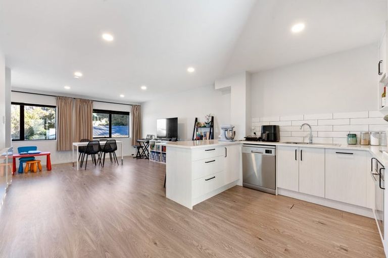 Photo of property in 33b Wairau Road, Forrest Hill, Auckland, 0627