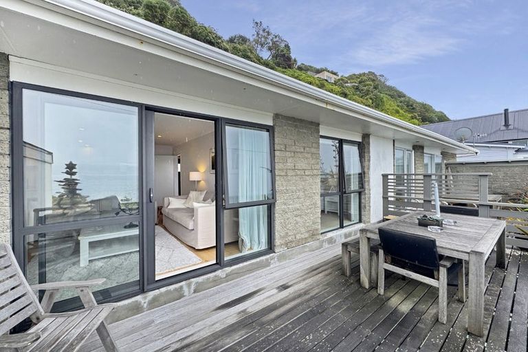 Photo of property in 123 Marine Parade, Seatoun, Wellington, 6022