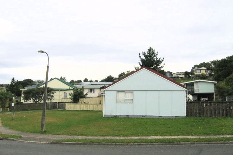 Photo of property in 17 Edelweiss Grove, Timberlea, Upper Hutt, 5018