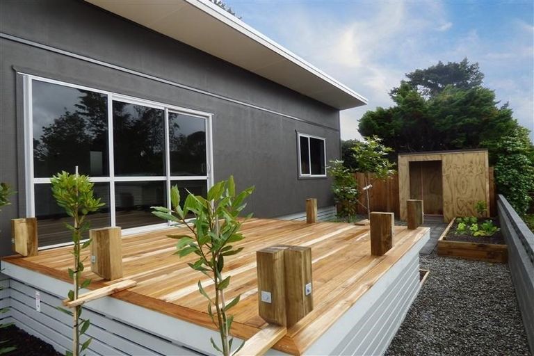 Photo of property in 88a Pioneer Road, Moturoa, New Plymouth, 4310