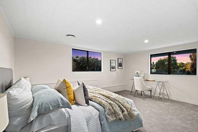 Photo of property in 27 Marina View Drive, West Harbour, Auckland, 0618