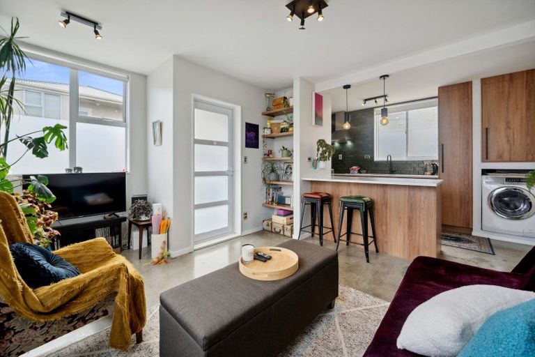 Photo of property in 11/76 Freyberg Street, Lyall Bay, Wellington, 6022