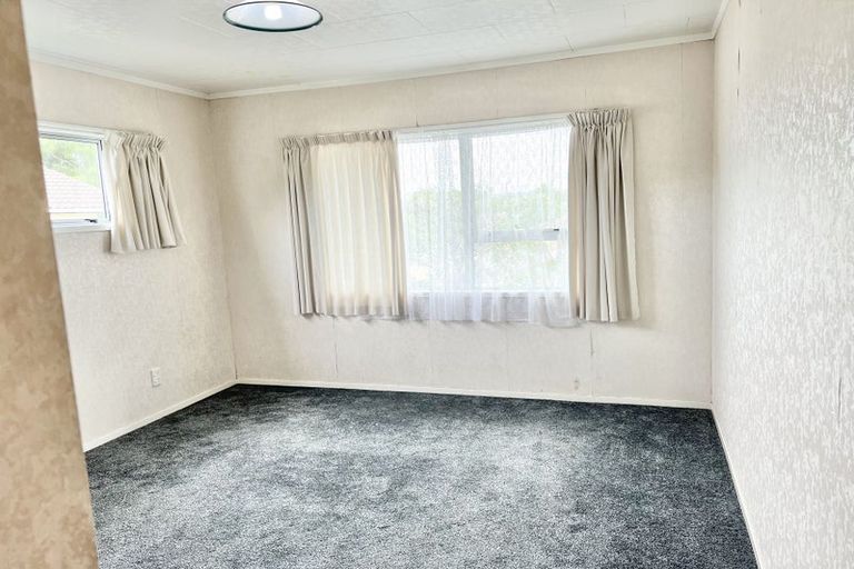 Photo of property in 21 Tudor Road, Henderson, Auckland, 0610
