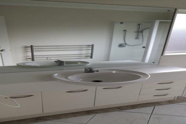 Photo of property in 10 Trovare Place, Golflands, Auckland, 2013