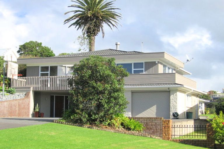 Photo of property in 17 Marellen Drive, Red Beach, 0932