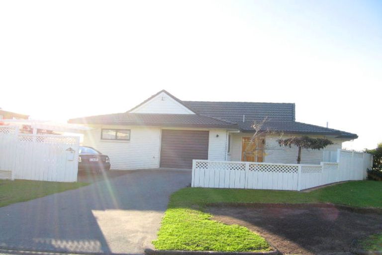 Photo of property in 1/16 Rakaia Rise, Clover Park, Auckland, 2019