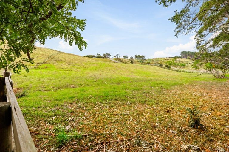 Photo of property in 196 Muriwai Valley Road, Muriwai, Waimauku, 0881