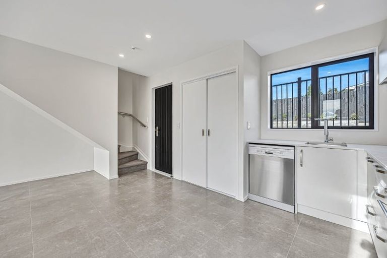 Photo of property in 10/17 Ambler Avenue, Glen Eden, Auckland, 0602