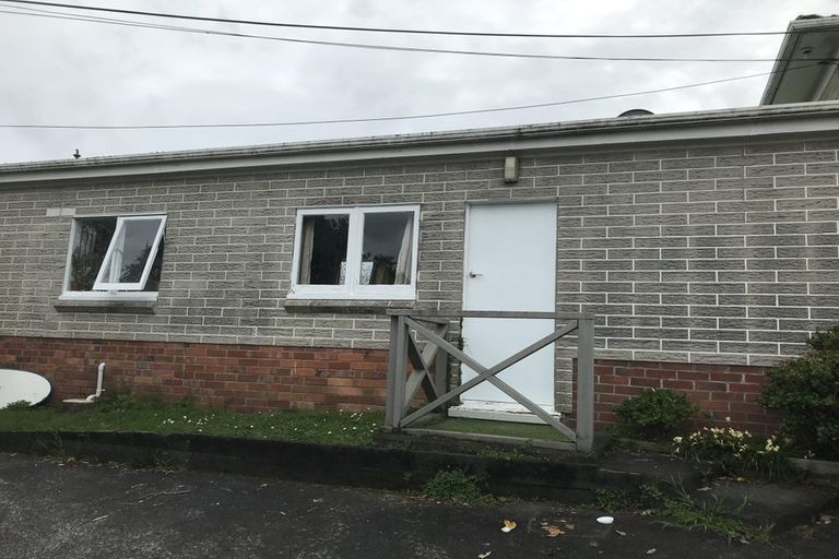 Photo of property in 17 Edgeworth Road, Glenfield, Auckland, 0629