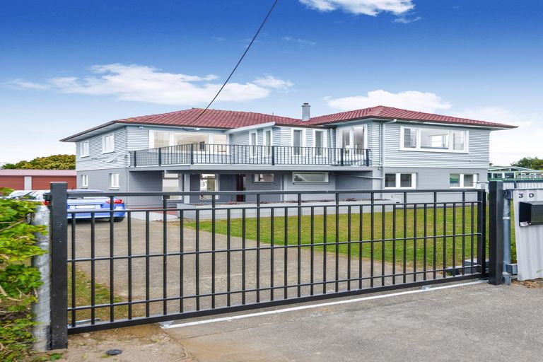 Photo of property in 30 Woodglen Road, Glen Eden, Auckland, 0602
