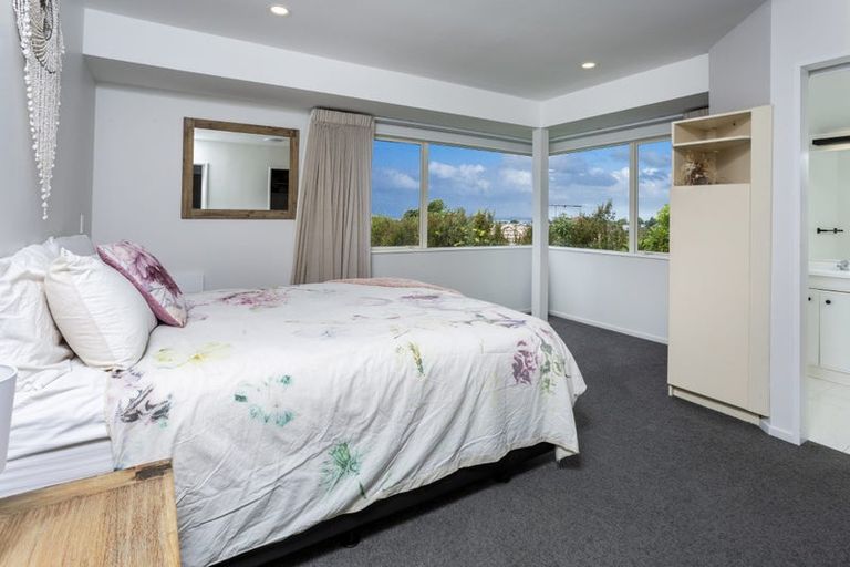 Photo of property in 8 Caversham Drive, Torbay, Auckland, 0630