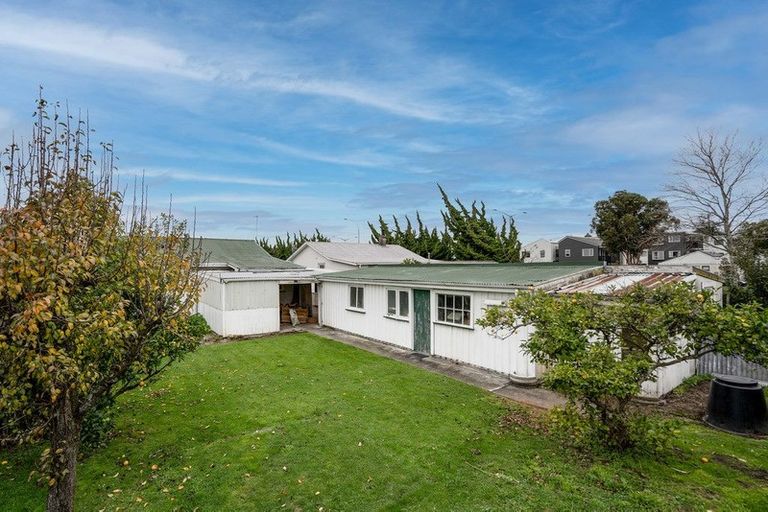 Photo of property in 112 Shamrock Street, Takaro, Palmerston North, 4412