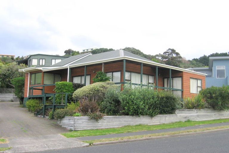 Photo of property in 102 Oratia Place, Onemana, Whangamata, 3691