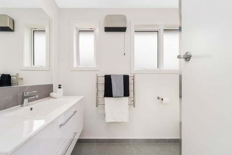 Photo of property in 15 Pethig Place, Halswell, Christchurch, 8025