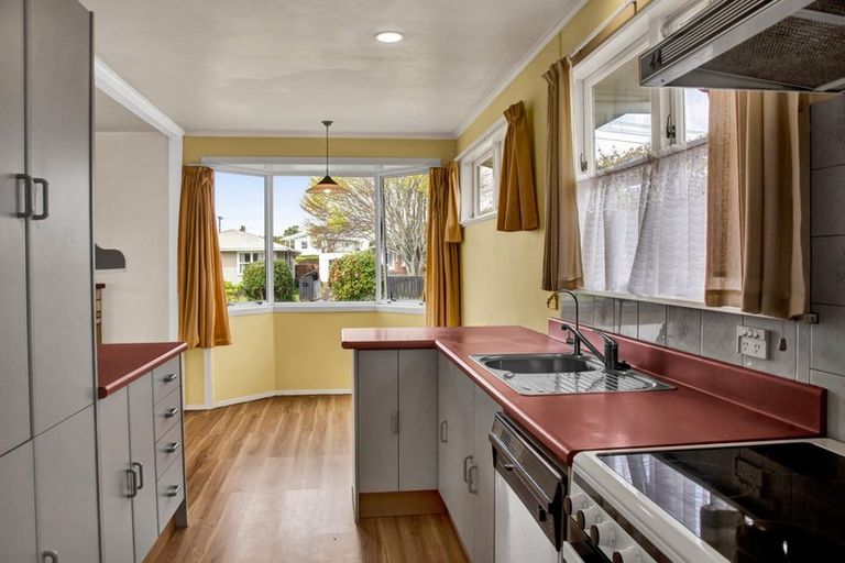 Photo of property in 12 Manu Crescent, Upper Vogeltown, New Plymouth, 4310