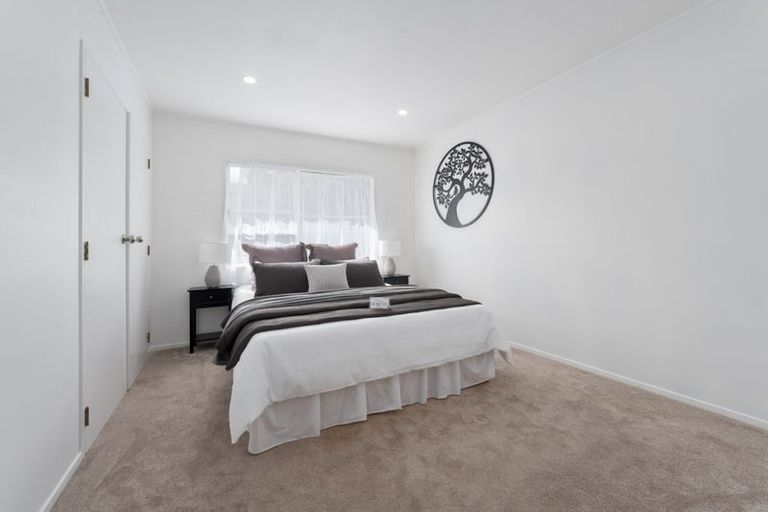 Photo of property in 2/5 Newington Road, Henderson, Auckland, 0612