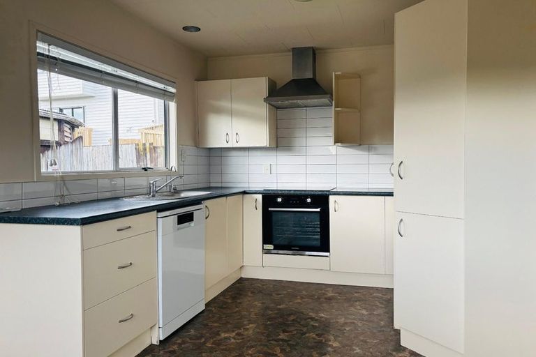 Photo of property in 94 Moire Road, Massey, Auckland, 0614