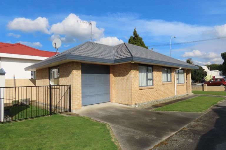 Photo of property in 52 Queen Street West, Levin, 5510