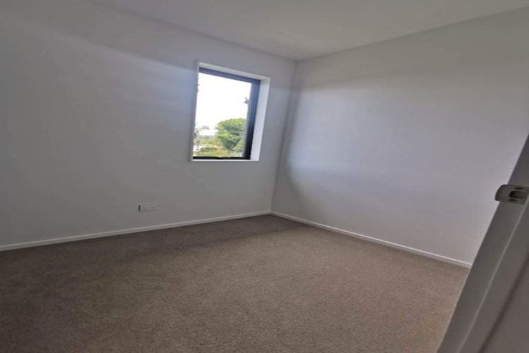 Photo of property in 22 Eileen Newey Place, Henderson, Auckland, 0612