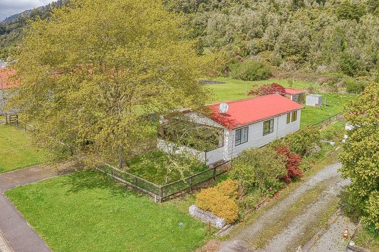 Photo of property in 43 Main Road, Harihari, 7884