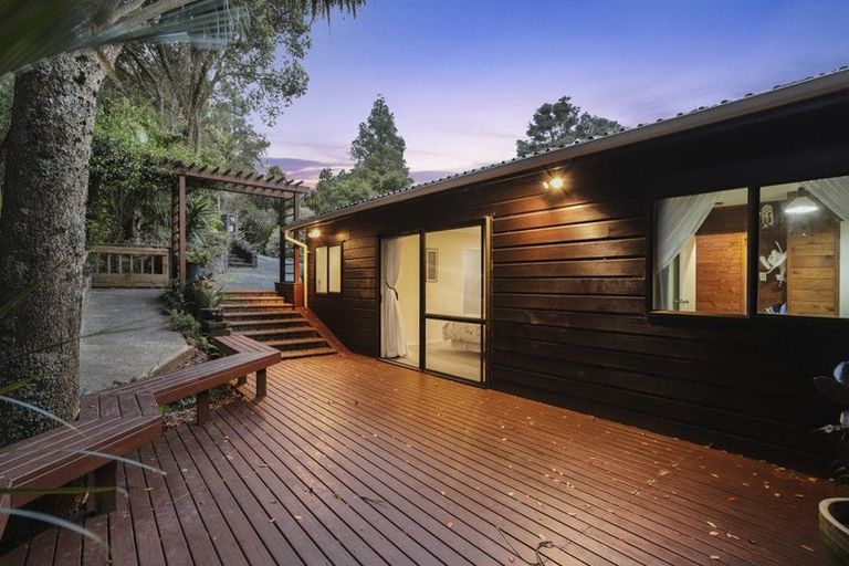 Photo of property in 132 Woodlands Park Road, Titirangi, Auckland, 0604