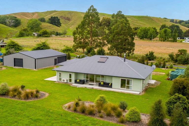 Photo of property in 672e Te Whiti Road, Te Whiti, Masterton, 5884
