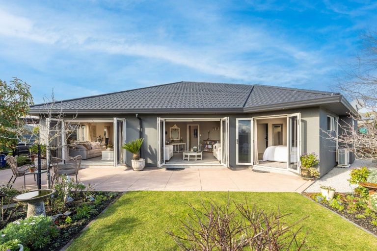 Photo of property in 12 Washington Place, Havelock North, 4130