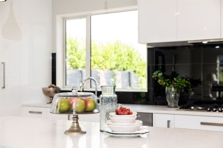 Photo of property in 17 Boocock Crescent, Orewa, 0931