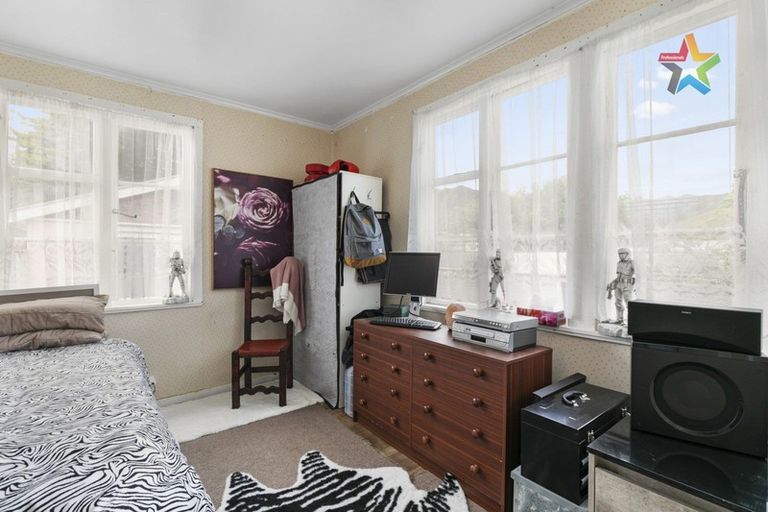 Photo of property in 17 Gibson Crescent, Naenae, Lower Hutt, 5011