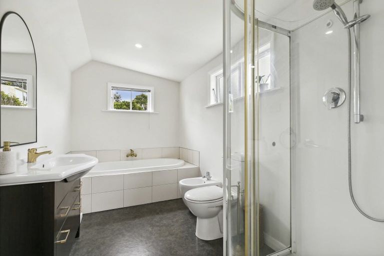 Photo of property in 52 Totara Road, Miramar, Wellington, 6022